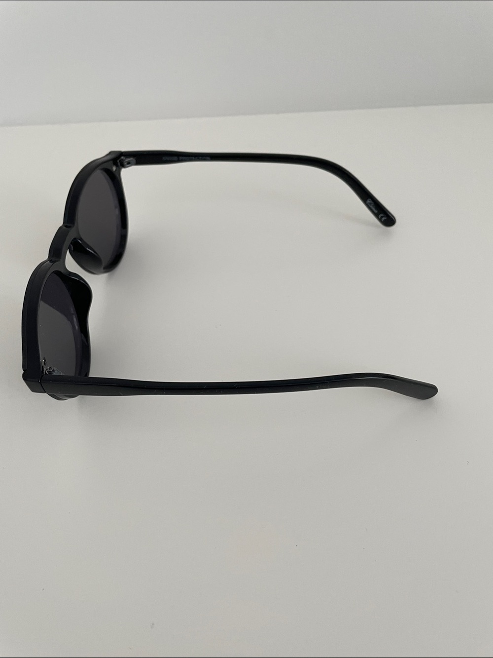 Classic Round Black Sunglasses - Picture 2 of 3